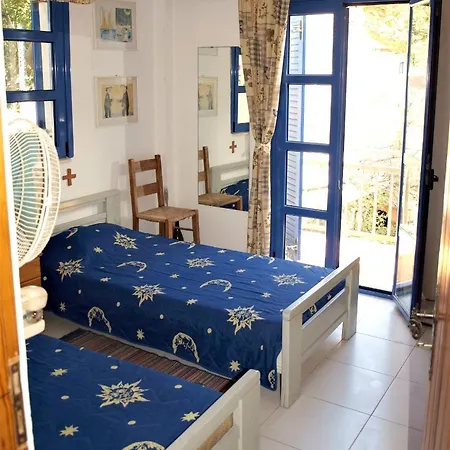 2 Bedrooms Appartement At Otzias 600 M Away From The Beach With Sea View Enclosed Garden And Wifi *
